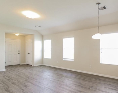 6301 Hogue Street - Photo Thumbnail 3