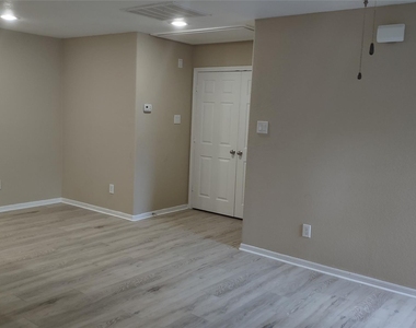 16800 Crestmont - Photo Thumbnail 5