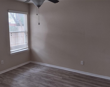 16800 Crestmont - Photo Thumbnail 12