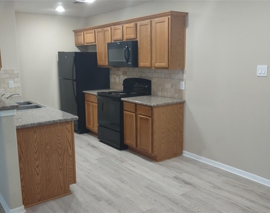 16800 Crestmont - Photo Thumbnail 6