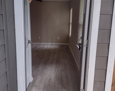 16800 Crestmont - Photo Thumbnail 3