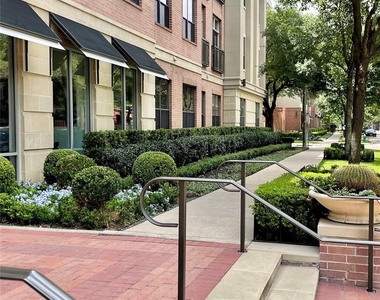 2700 Brazos Street - Photo Thumbnail 5