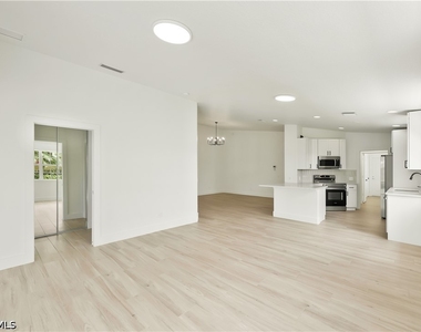 28050 Boccaccio Way - Photo Thumbnail 10