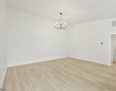 28050 Boccaccio Way - Photo Thumbnail 18