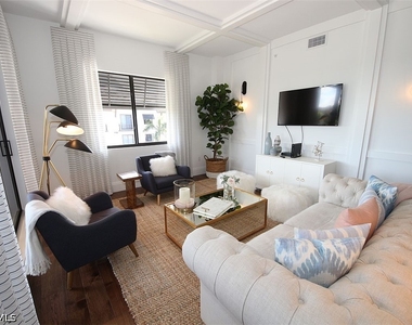 1035 3rd Avenue S - Photo Thumbnail 5