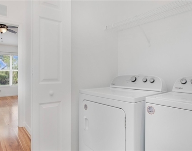 880 Hampton Circle - Photo Thumbnail 29