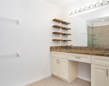 880 Hampton Circle - Photo Thumbnail 22