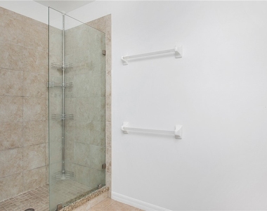 880 Hampton Circle - Photo Thumbnail 23