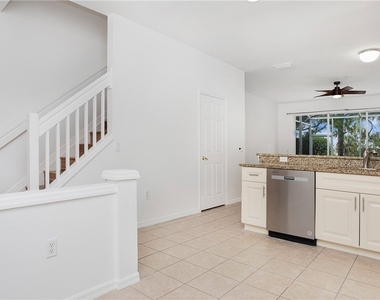 880 Hampton Circle - Photo Thumbnail 3