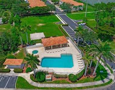880 Hampton Circle - Photo Thumbnail 34