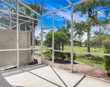880 Hampton Circle - Photo Thumbnail 14