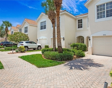 880 Hampton Circle - Photo Thumbnail 31