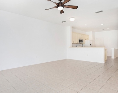 880 Hampton Circle - Photo Thumbnail 10
