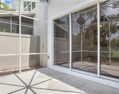 880 Hampton Circle - Photo Thumbnail 15