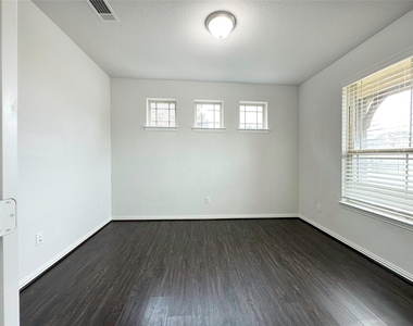 23610 Carducci Drive - Photo Thumbnail 4