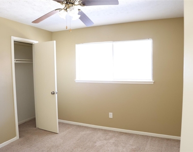 2215 Silver Falls Drive - Photo Thumbnail 9