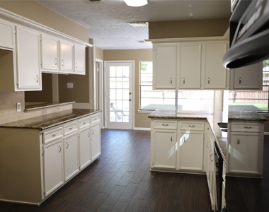 2215 Silver Falls Drive - Photo Thumbnail 3