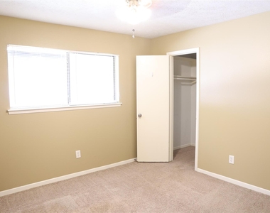 2215 Silver Falls Drive - Photo Thumbnail 8