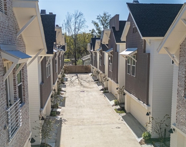 879 Rachel Street - Photo Thumbnail 1