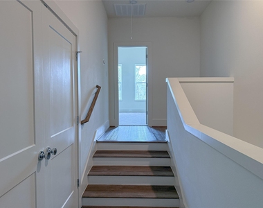 879 Rachel Street - Photo Thumbnail 11
