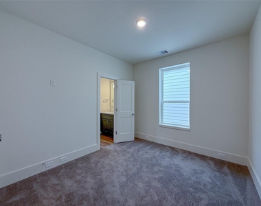 879 Rachel Street - Photo Thumbnail 20