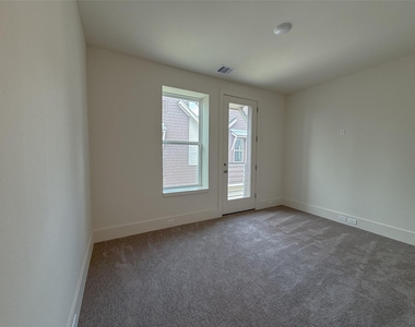 879 Rachel Street - Photo Thumbnail 16