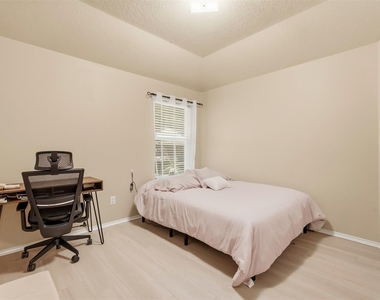 8022 Atwood Hills Lane - Photo Thumbnail 15