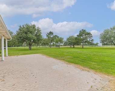 15320 Mound Road - Photo Thumbnail 4