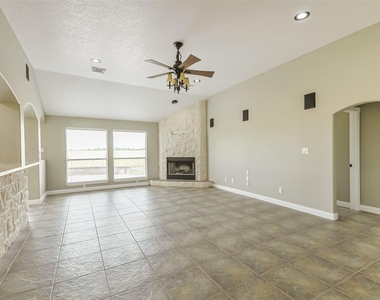 15320 Mound Road - Photo Thumbnail 7