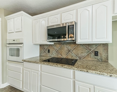 15320 Mound Road - Photo Thumbnail 17