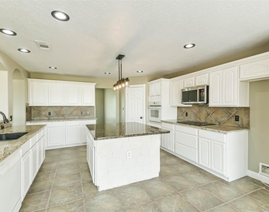 15320 Mound Road - Photo Thumbnail 13
