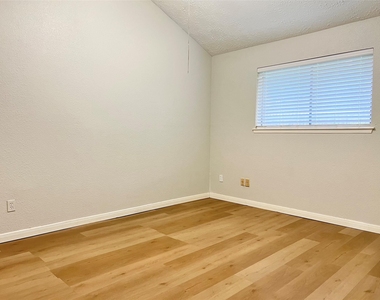 21414 Park Run Drive - Photo Thumbnail 20