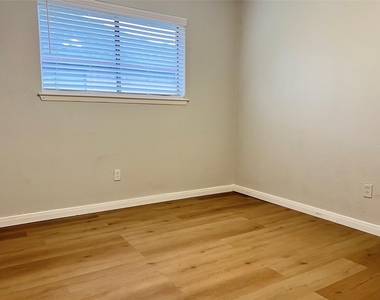 21414 Park Run Drive - Photo Thumbnail 16