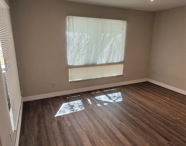 17202 Imperial Valley Drive - Photo Thumbnail 2