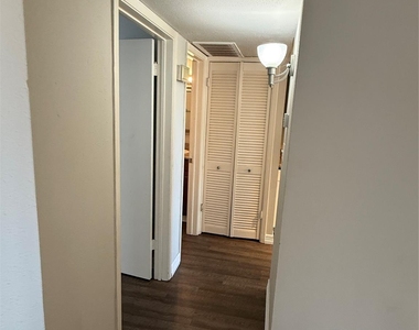 17202 Imperial Valley Drive - Photo Thumbnail 5