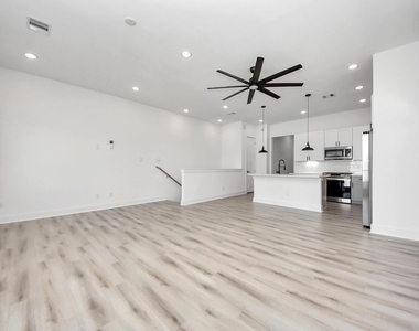 3010 Jensen Springs Lane - Photo Thumbnail 15