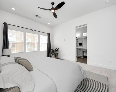 3010 Jensen Springs Lane - Photo Thumbnail 14
