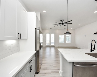 3010 Jensen Springs Lane - Photo Thumbnail 20