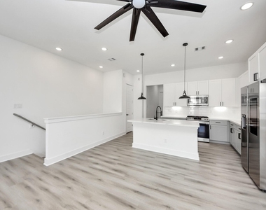 3010 Jensen Springs Lane - Photo Thumbnail 16