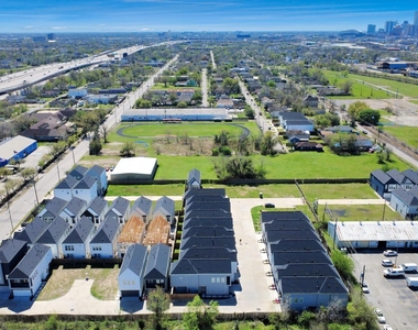 3010 Jensen Springs Lane - Photo Thumbnail 7