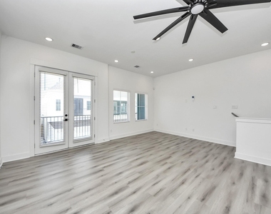 3010 Jensen Springs Lane - Photo Thumbnail 25
