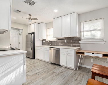 702 Reynolds Avenue - Photo Thumbnail 3