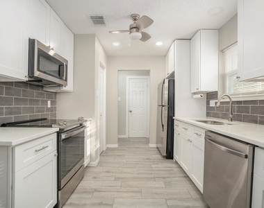 702 Reynolds Avenue - Photo Thumbnail 1