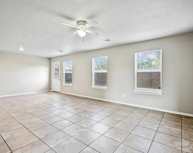 12010 Clifton Oaks Drive - Photo Thumbnail 11