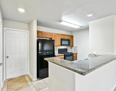 12010 Clifton Oaks Drive - Photo Thumbnail 6