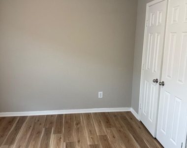 12010 Clifton Oaks Drive - Photo Thumbnail 10