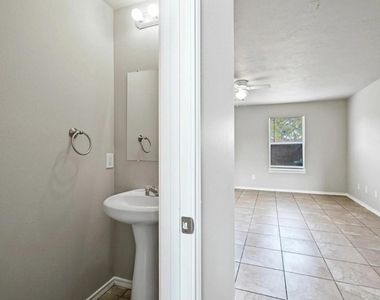 12010 Clifton Oaks Drive - Photo Thumbnail 4