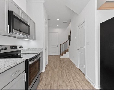 3249 Real St, Unit A - Photo Thumbnail 5