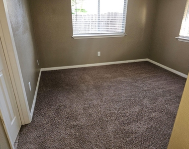 2618 Quarry Hill Road - Photo Thumbnail 12