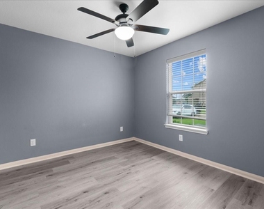 5727 Treasure Cove Road - Photo Thumbnail 6